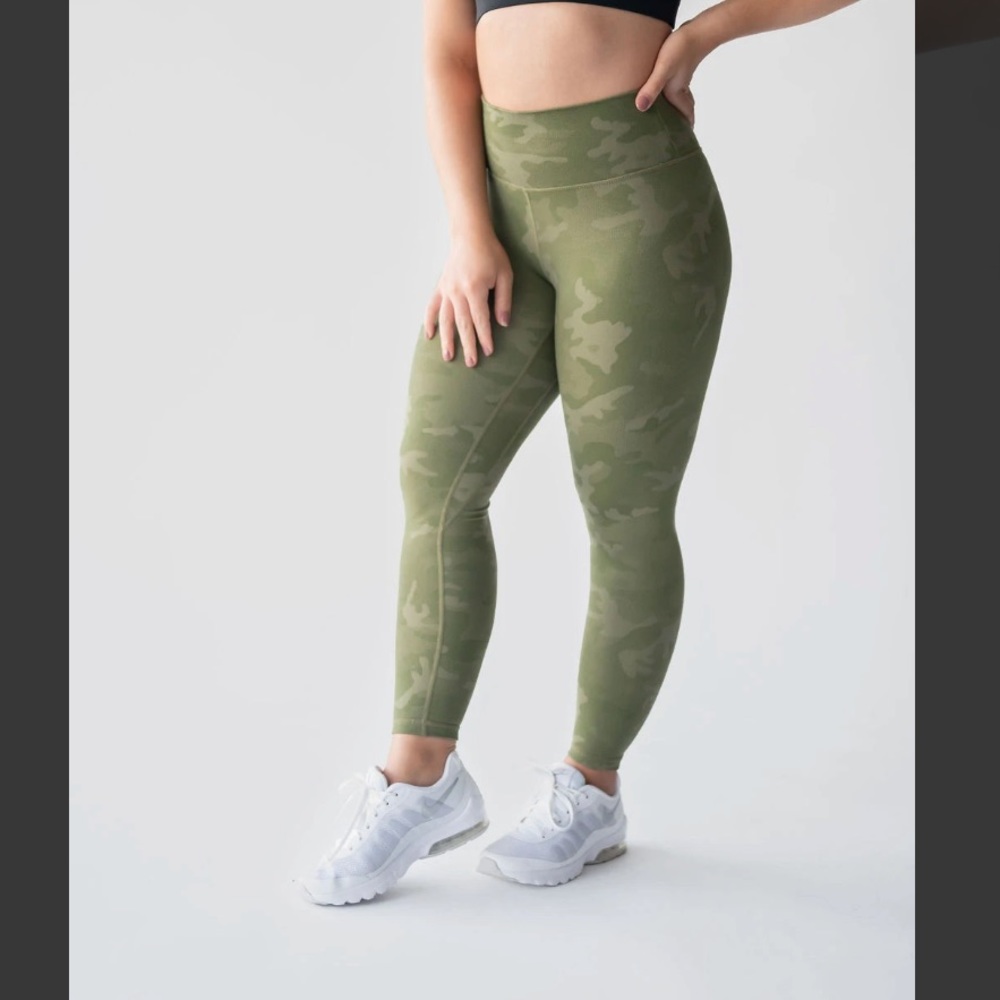 P’tula Stealth Legging - Green Camo 23”